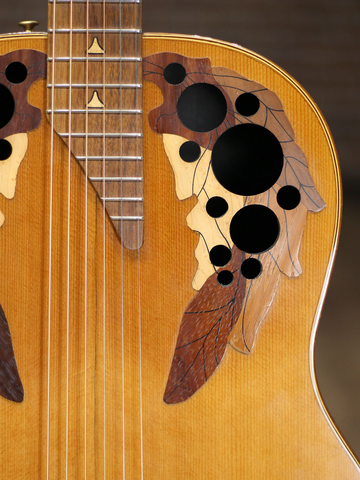 Ovation 1537-4 Elite ”Wood Knob”